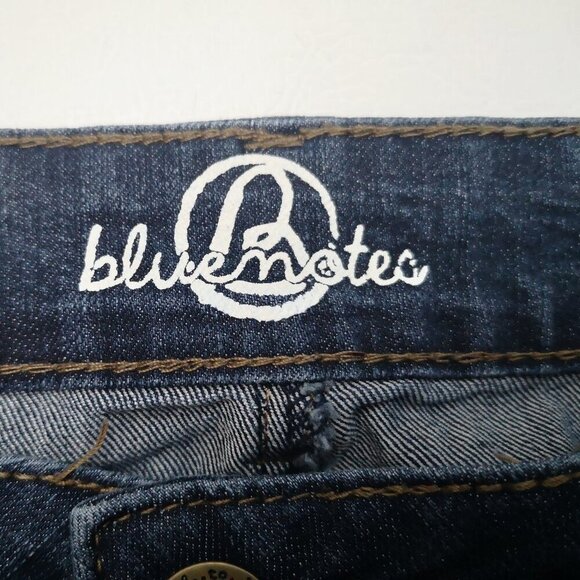 Bluenotes Ladies Size 31/30 Skinny Flare Carly Medium/Dark Wash Blue Jeans - Picture 3 of 14